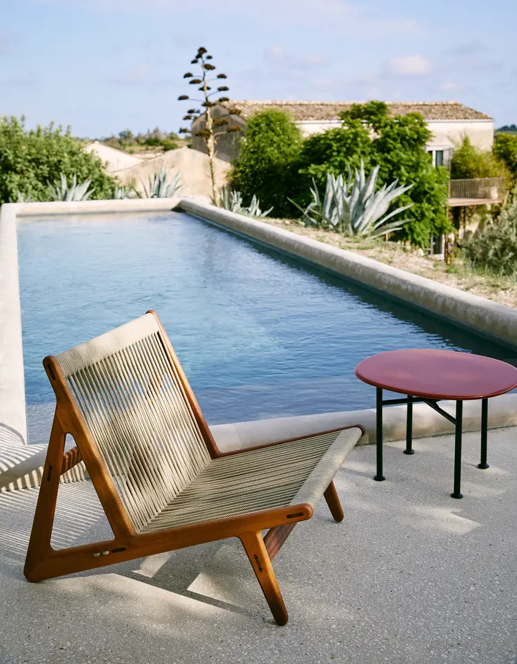 Gubi MR01 Initial Loungesessel Im Freien Nutzbar 7 Gubi MR01 Initial Loungesessel Im Freien Nutzbar – Bild 5