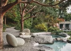 Gubi Pacha Outdoor Loungesessel, Dedar Chevron Outdoor Fr 008, Moosgrüner Fuß -Günstiges Stuhlgeschäft gubi pacha outdoor lounge chair swivel dedar chevron008 4