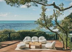 Gubi Pacha Outdoor Loungesessel, Dedar Libera 003, Moosgrüner Fuß -Günstiges Stuhlgeschäft gubi pacha outdoor lounge chair swivel dedar chevron008 9