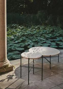 Gubi TS Outdoor Kaffeetisch Ø80x35 Cm, Schwarz/Weiß Travertin 12 Gubi TS Outdoor Kaffeetisch Ø80x35 Cm, Schwarz/Weiß Travertin -Günstiges Stuhlgeschäft gubi ts outdoor coffee table 80 black white travertin 4