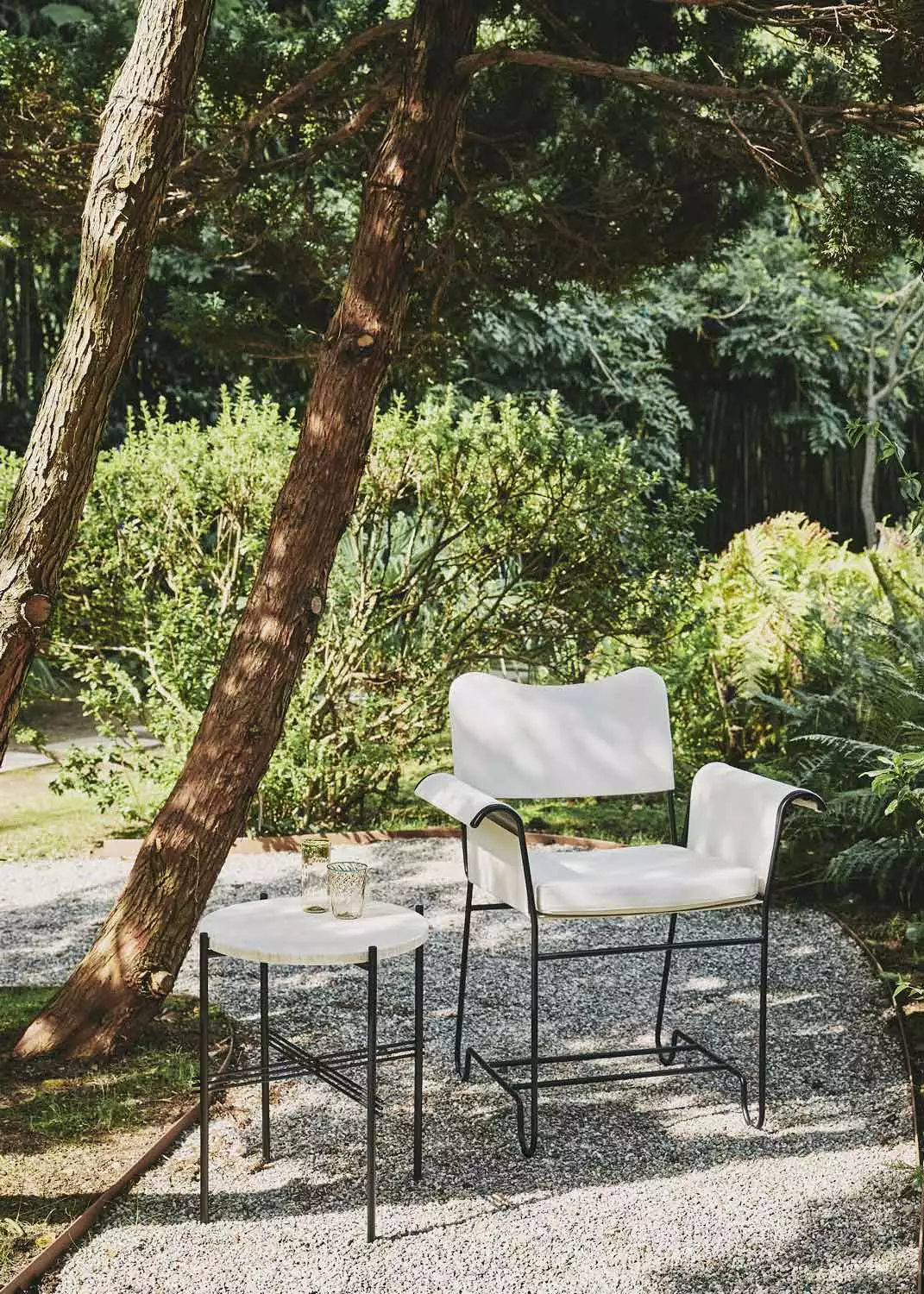 Gubi TS Outdoor Beistelltisch Ø40x51 Cm, Schwarz/Weiß Travertin 7 Gubi TS Outdoor Beistelltisch Ø40x51 Cm, Schwarz/Weiß Travertin – Bild 5